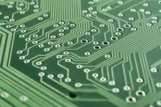 تحقيق يكشف تهريب رقائق عابرة للقارات