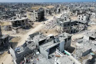 استشهاد أربعة فلسطينيين بانهيار مبنى بغزة