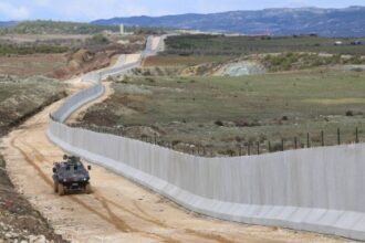 القوات المسلحة العراقية تحقق تقدماً بالجدار الحدودي