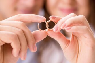 بالأدلة.. خداع نساء عبر مجموعات الزواج الرقمية