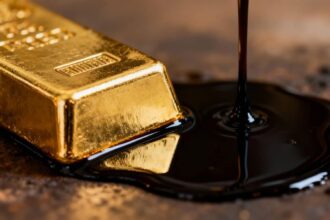 هبوط أسعار المعادن النفيسة والنفط يضغط على الأسواق