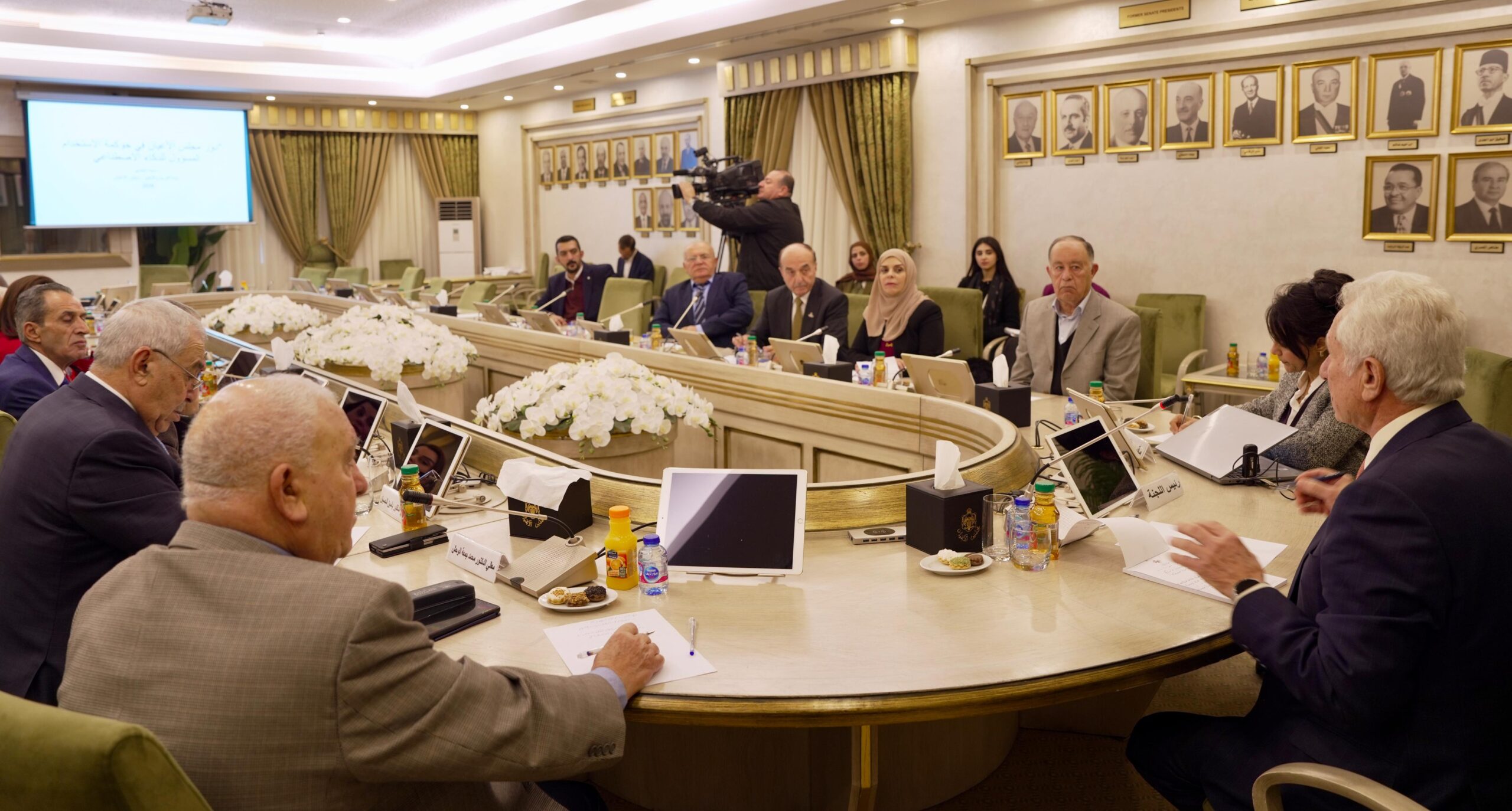  الأعيان يناقش حوكمة الذكاء الاصطناعي واستخداماته المسؤولة