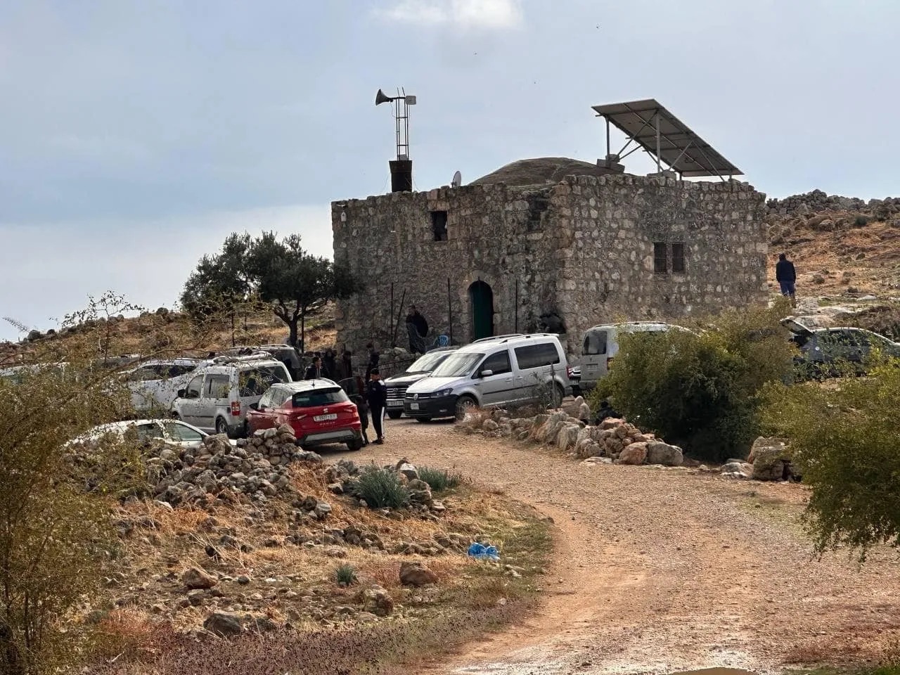 صورة حول : مستوطنون يخرّبون مسجدًا ومزارعًا في خربة طانا بنابلس مستوطنون يخرّبون مسجدًا ومزارعًا في خربة طانا بنابلس