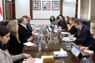 طوقان تبحث مع البنك الأوروبي للإعمار والتنمية تعزيز المشاريع التنموية في الأردن