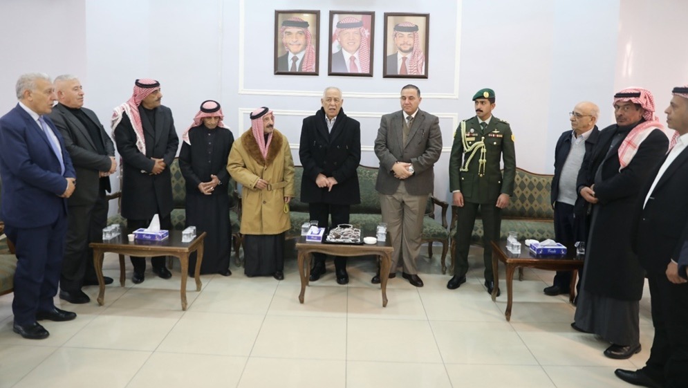 صورة حول : عاجل | العيسوي يعزي بوفاة زوجة الوزير والعين السابق النجادات عاجل | العيسوي يعزي بوفاة زوجة الوزير والعين السابق النجادات