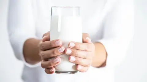 صورة حول : أي أنواع الحليب يسبب الانتفاخ؟ طبيب يحدد الأفضل والأسوأ أي أنواع الحليب يسبب الانتفاخ؟ طبيب يحدد الأفضل والأسوأ