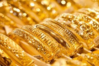 هبوط حاد للذهب رغم أقوى مكاسب شهرية منذ عقود