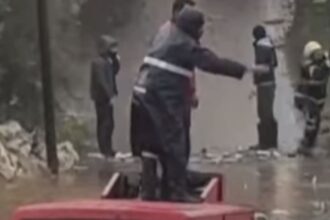 عاجل | غرقت مركبة في ناعور والأمن يحذر المواطنين