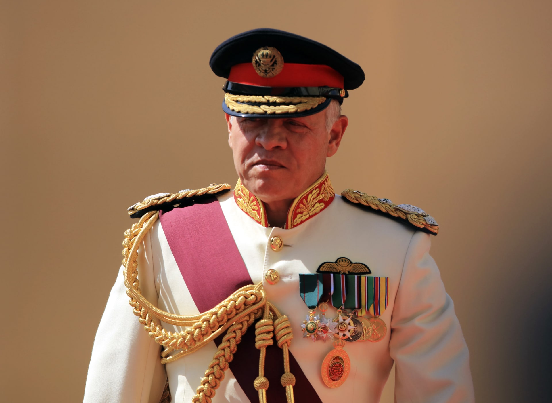 " قائدٌ حكيم وجيشٌ عظيم"