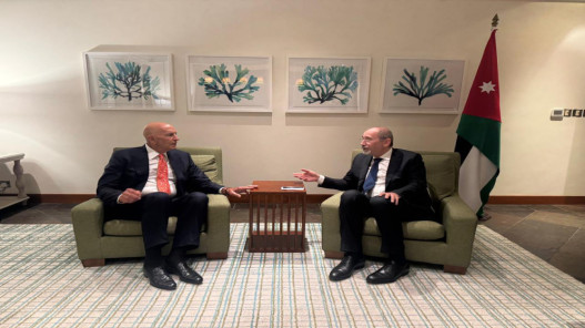 الصفدي يلتقي المبعوث الأميركي الخاص إلى سوريا في عمان