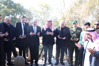 مندوباً عن الملك وولي العهد … العيسوي يشارك في تشييع جثمان العين والوزير الأسبق صالح إرشيدات