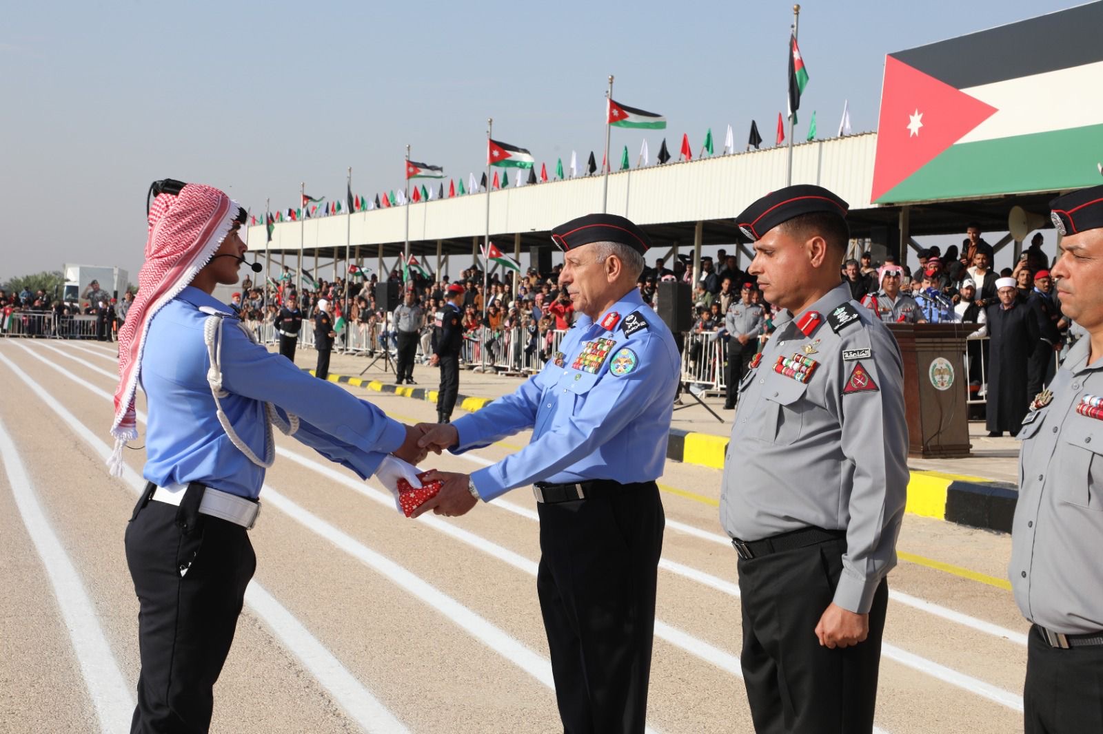 اللواء المعايطة يرعى تخريج دورة جديدة لمستجدّي الأمن العام