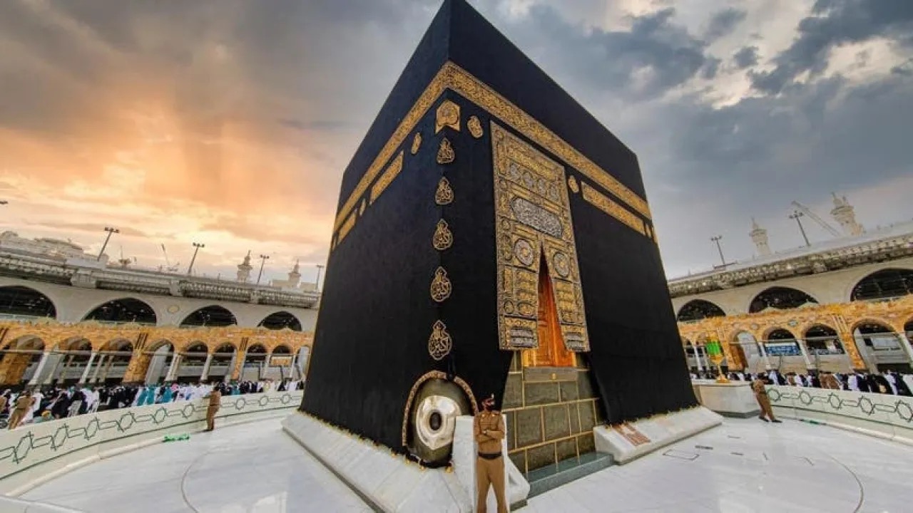 مصر تفكك شبكة شركات وهمية للنصب على المواطنين في رحلات الحج والعمرة