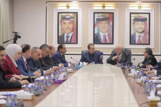 "الميثاق النيابية" تبحث مع المجلس الاقتصادي والاجتماعي ملفات الرواتب وضمان حقوق المشتركين