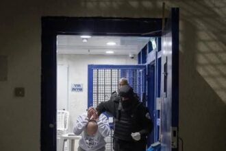 حوالي 2000 أسير غزاوي يتعرضون للتعذيب داخل سجون الاحتلال