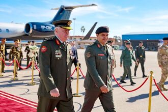 الحنيطي يبحث تعزيز التعاون العسكري مع ليبيا