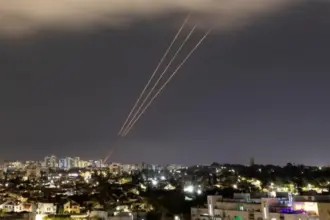 نتنياهو يطلب من ترامب تأجيل الضربة على إيران