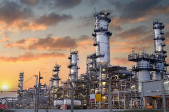 تهديدات ترامب ترفع أسعار النفط عالميًا