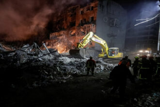 غارات روسية تُسفر عن قتلى وجرحى شمال أوكرانيا