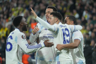 ليون وأستون فيلا يبلغان ثمن نهائي الأوروبي