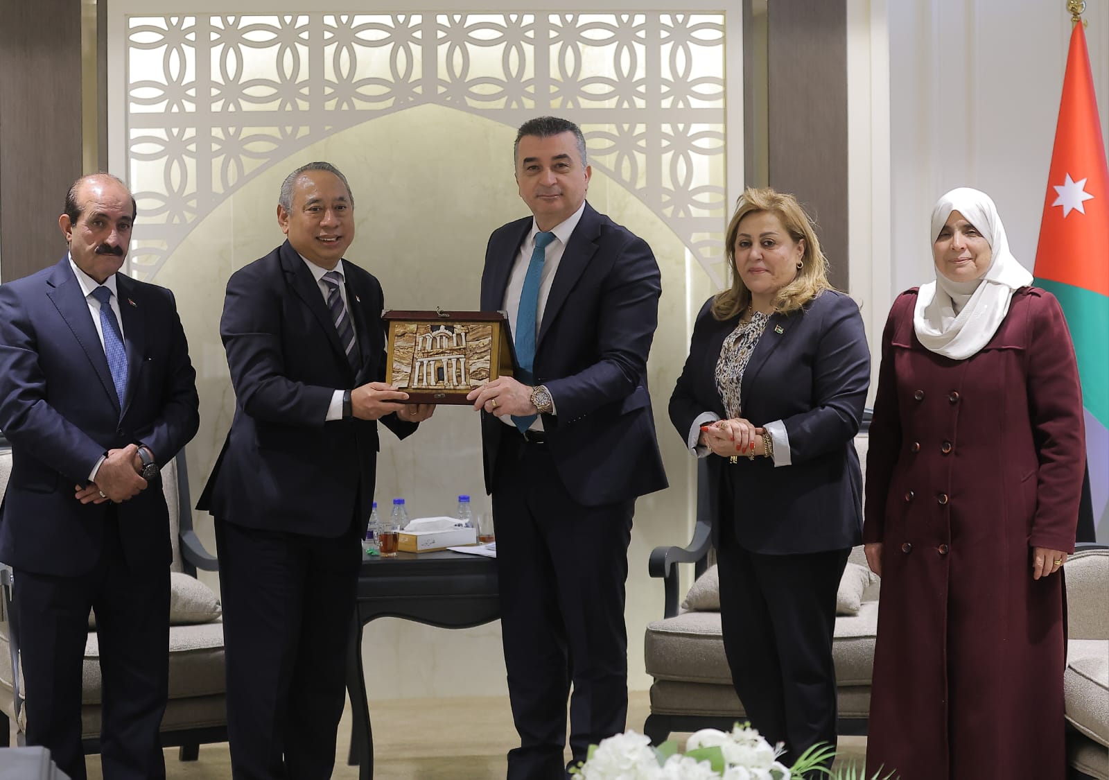 " الخارجية النيابية" تلتقي السفير الإندونيسي وتؤكد متانة العلاقات الثنائية