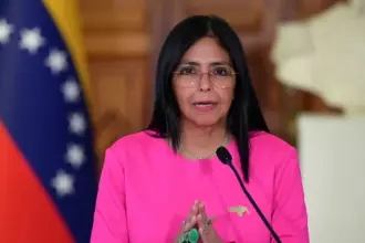 رودريغيز تعزل وزير الصناعة أليكس صعب في فنزويلا