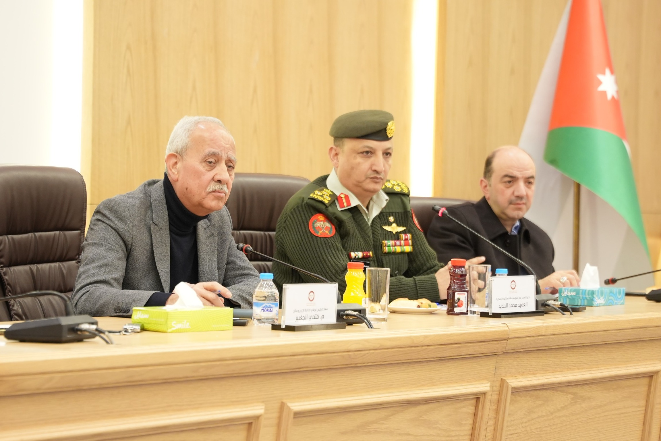 "صناعة عمان" تبحث تعزيز تواجد المنتجات الوطنية في أسواق "الاستهلاكية العسكرية"