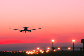 شركات الطيران الإسرائيلية تسمح بإلغاء الرحلات بسبب التوتر مع إيران