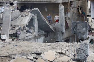 غارات إسرائيلية متواصلة على غزة رغم وقف إطلاق النار