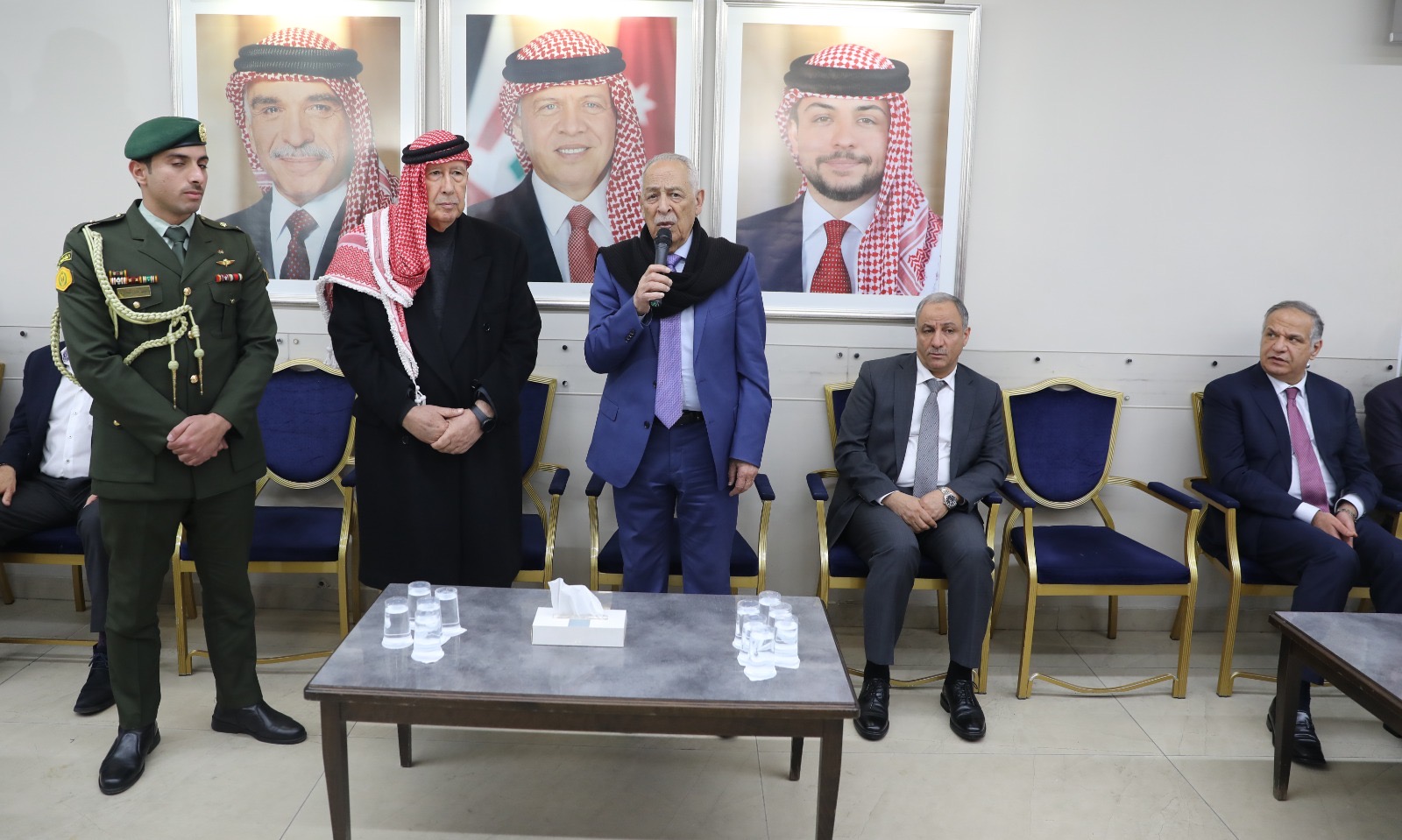 *مندوبا عن الملك وولي العهد. العيسوي يعزي عشيرتي النوايسة والطراونة*