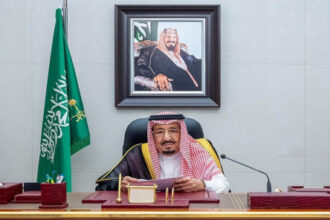 الديوان الملكي: الملك سلمان يغادر المستشفى بعد فحوصات مطمئنة