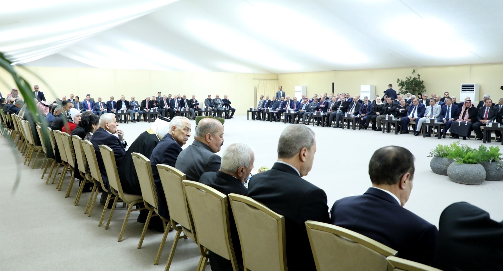 متابعة للزيارة الملكية لإربد. رئيس الديوان الملكي يلتقي 250 شخصية من أبناء وبنات المحافظة