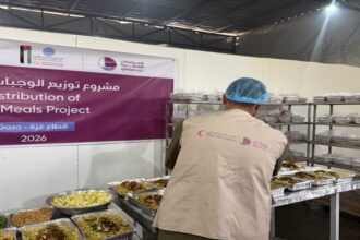 توزيع وجبات ساخنة للأسر النازحة في شمال غزة