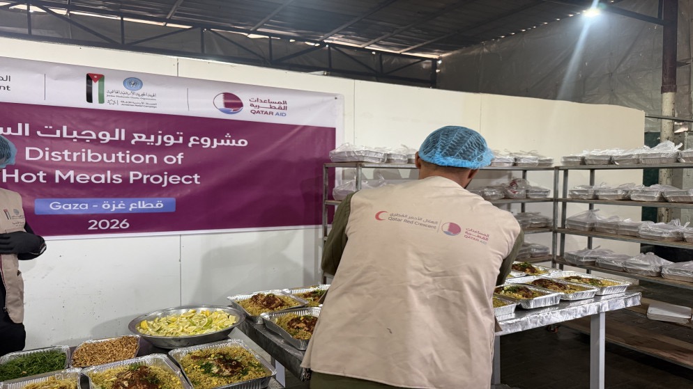 توزيع وجبات ساخنة للأسر النازحة في شمال غزة