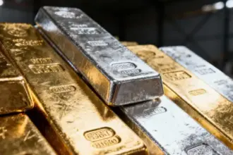 تراجع أسعار الذهب والفضة عالميًا الخميس