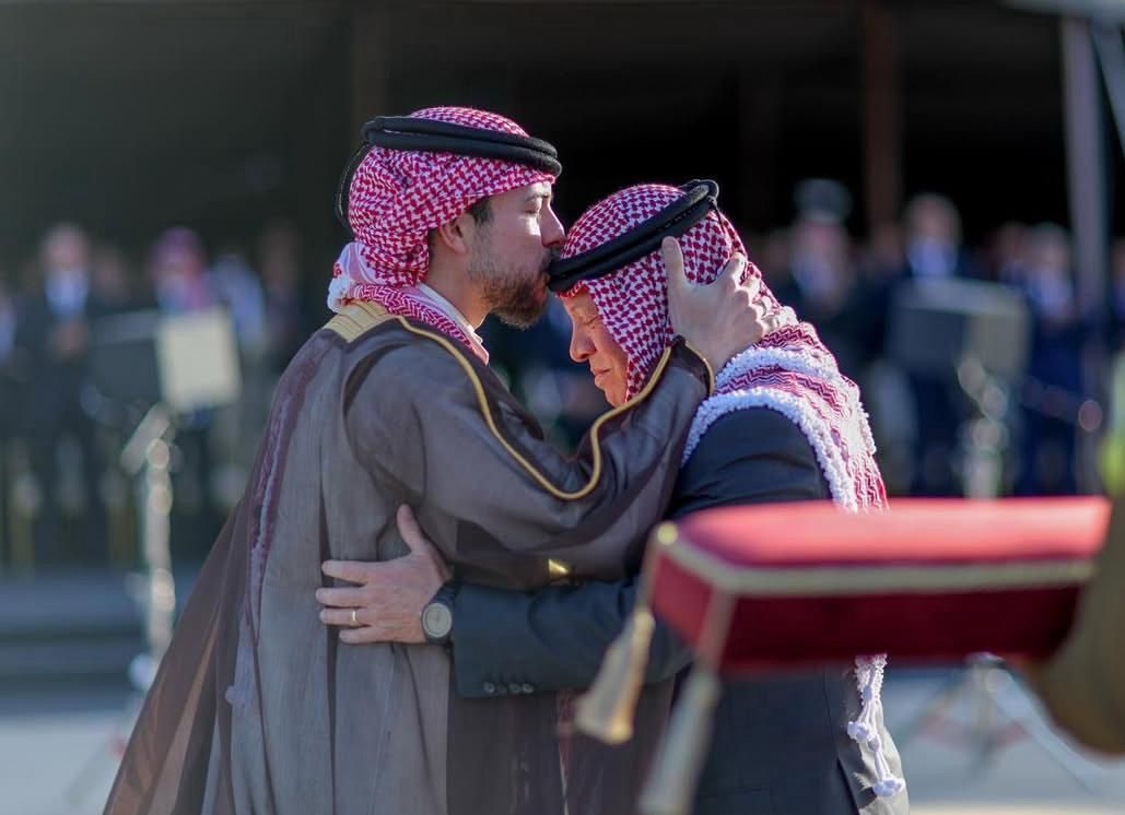 صورة حول : أسرة مول النافورة تهنئ الملك بعيد ميلاده أسرة مول النافورة تهنئ الملك بعيد ميلاده
