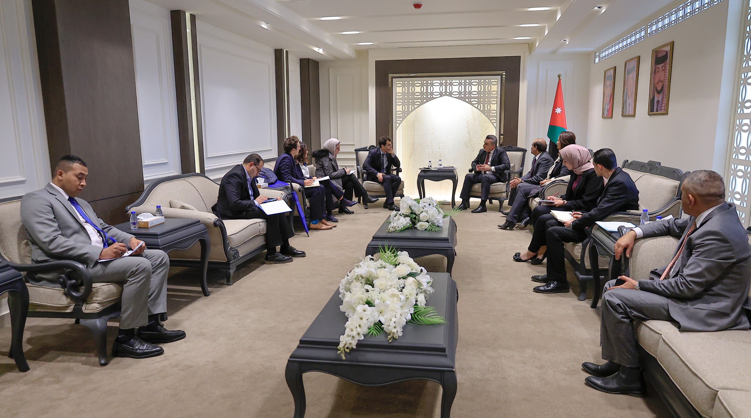 صورة حول : "الخارجية النيابية" تلتقي سفير الاتحاد الأوروبي "الخارجية النيابية" تلتقي سفير الاتحاد الأوروبي