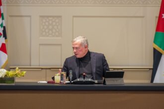 عاجل | الملك يلتقي المكتب الدائم للأعيان ويؤكد أولوية التنسيق مع الحكومة