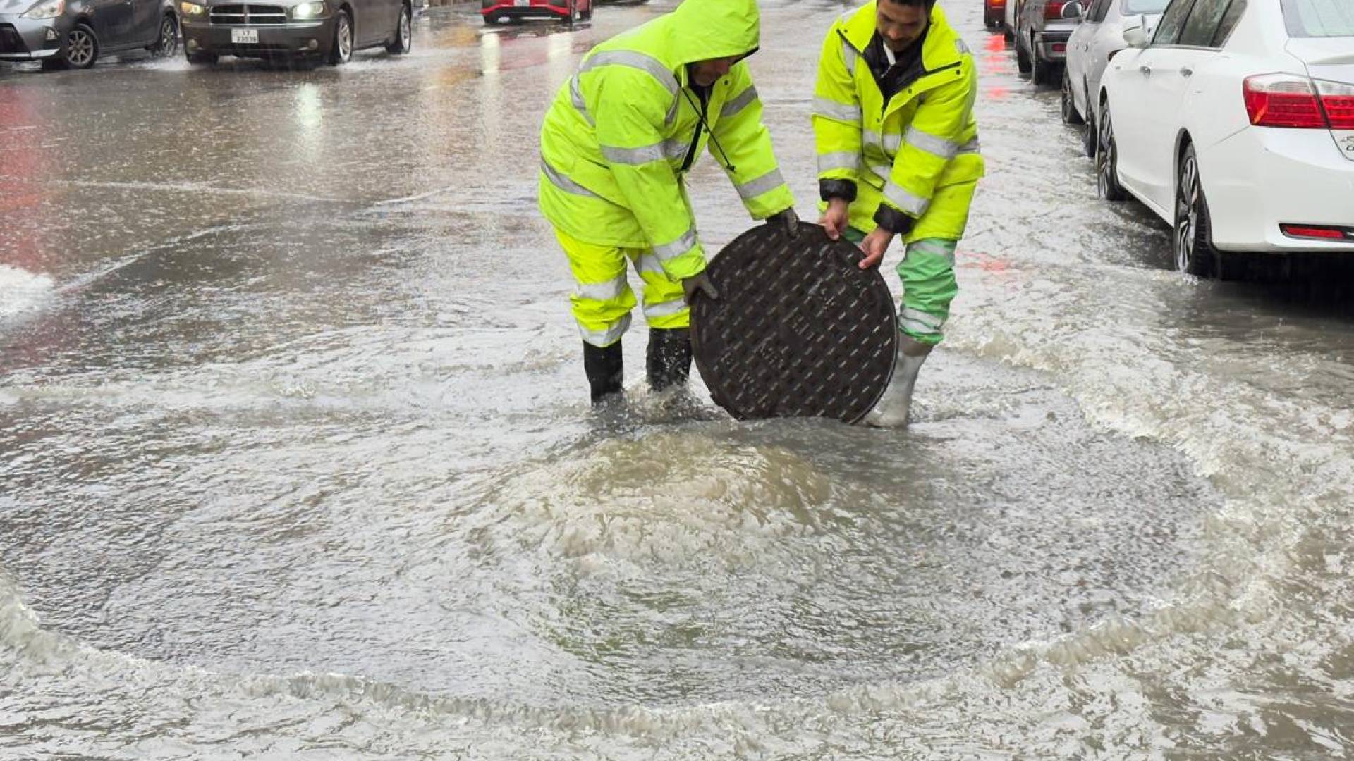 عاجل | اشتداد المنخفض جوي بالأردن .. أمطار غزيرة وبرق ورعد وتحذير من السيول