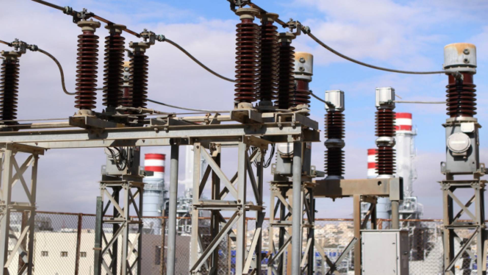 مشاريع كهربائية وفلس الريف يدعم الأسر والمزارع