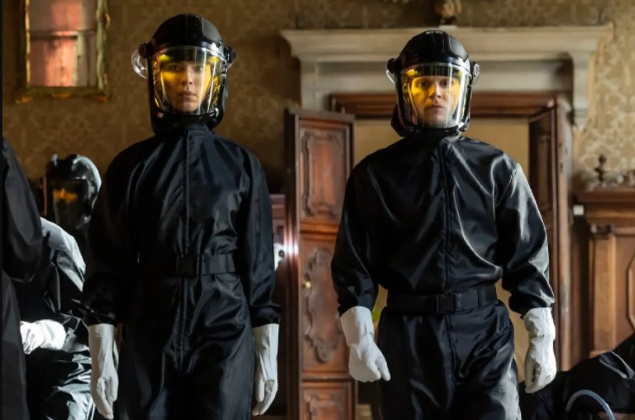 بيلا حديد تخوض أول تجربة تمثيلية في مسلسل تشويقي على Disney+