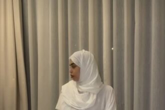 البلوغر جليلة تثير الجدل : الحجاب مؤقت لاستقبال العام الجديد