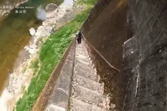 "السُلم الأكثر رعبًا في اليابان" يثير جدلًا واسعًا على مواقع التواصل