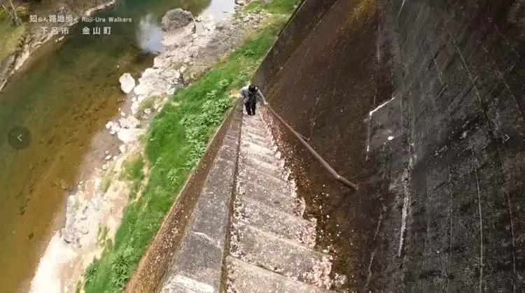 "السُلم الأكثر رعبًا في اليابان" يثير جدلًا واسعًا على مواقع التواصل