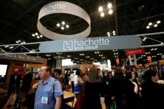 سحب كتب مدرسية في فرنسا بعد جدل "المستوطنين" يصل إلى الإليزيه