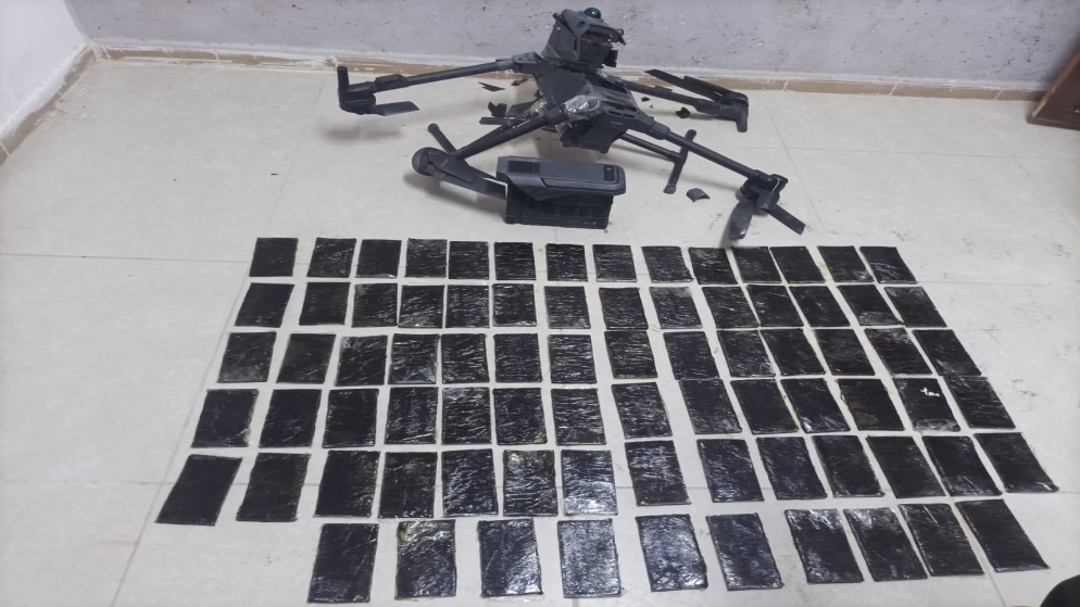 صورة حول : عاجل | الأردن يحبط محاولة تهريب مخدرات عبر طائرة مسيّرة عاجل | الأردن يحبط محاولة تهريب مخدرات عبر طائرة مسيّرة