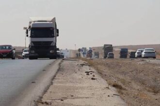 تباطؤ مروري على أوتوستراد الزرقاء–المفرق إثر تصادم ثلاث مركبات