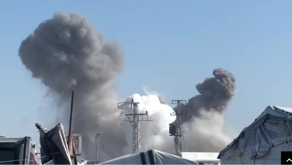 صورة حول : غارات جديدة للاحتلال على خيام النازحين في خان يونس غارات جديدة للاحتلال على خيام النازحين في خان يونس