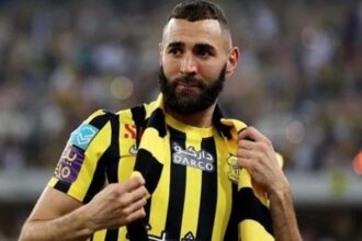 بنزيما يعلق مفاوضاته مع الاتحاد بعد عرض صادم