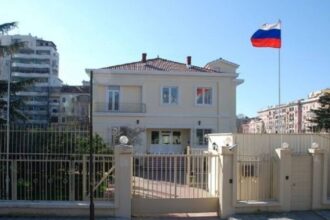 تصعيد إقليمي متسارع وإخلاءات دبلوماسية تحسبًا لمواجهة محتملة